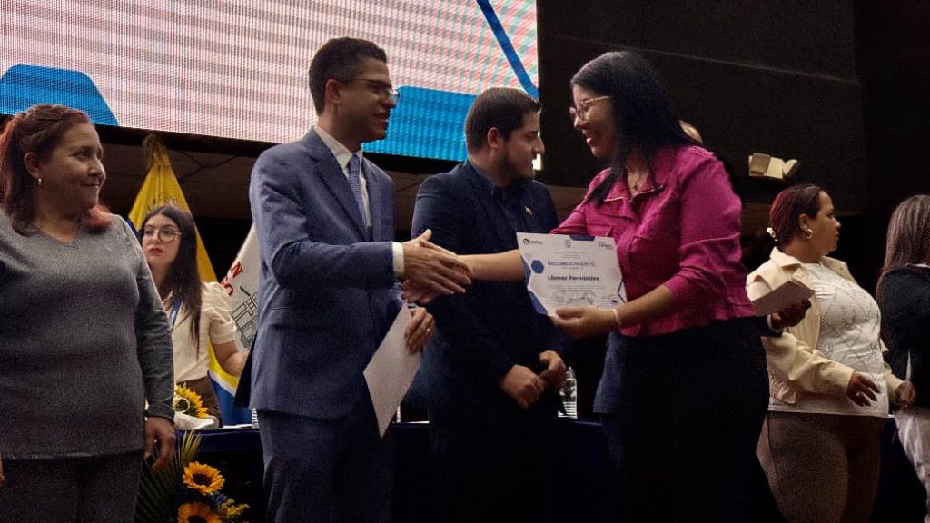 San Diego rinde homenaje a 99 profesionales de la enfermería - Agencia Carabobeña de Noticias