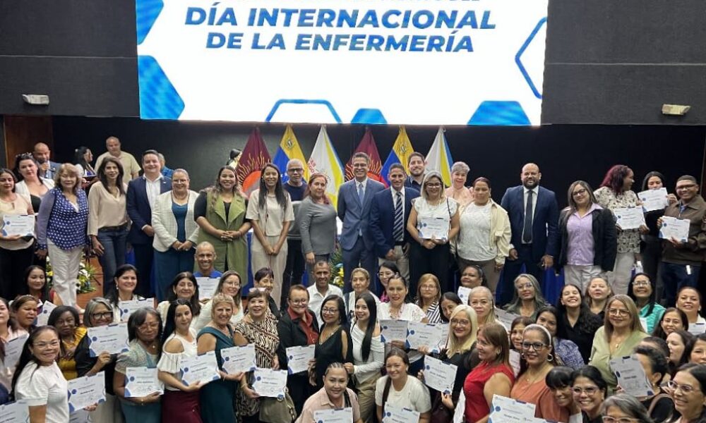 San Diego rinde homenaje a 99 profesionales de la enfermería - Agencia Carabobeña de Noticias