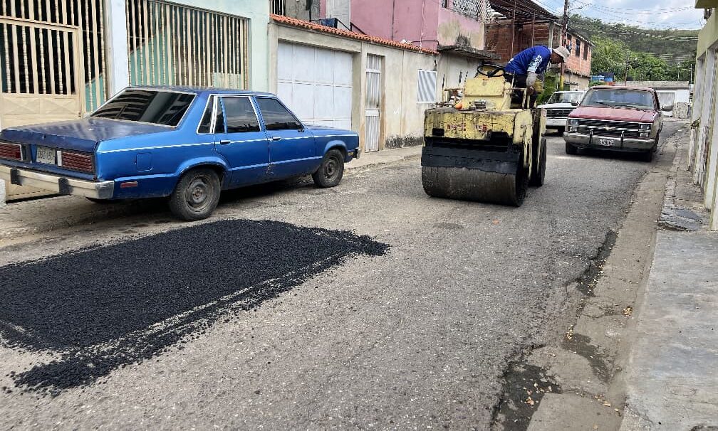 Vialsandi IAM continúa bacheo - Agencia Carabobeña de Noticias
