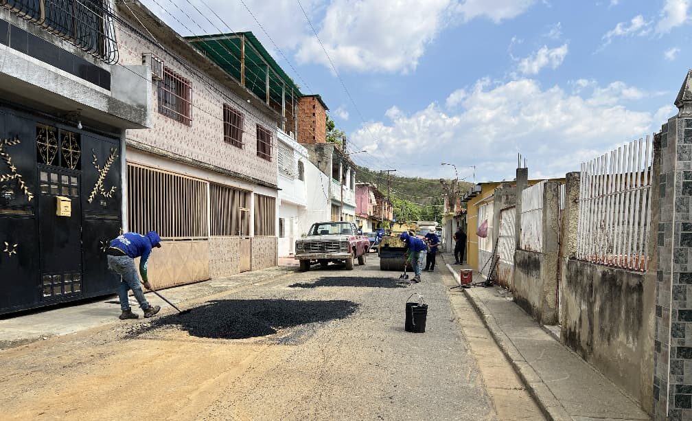 Vialsandi IAM continúa bacheo - Agencia Carabobeña de Noticias