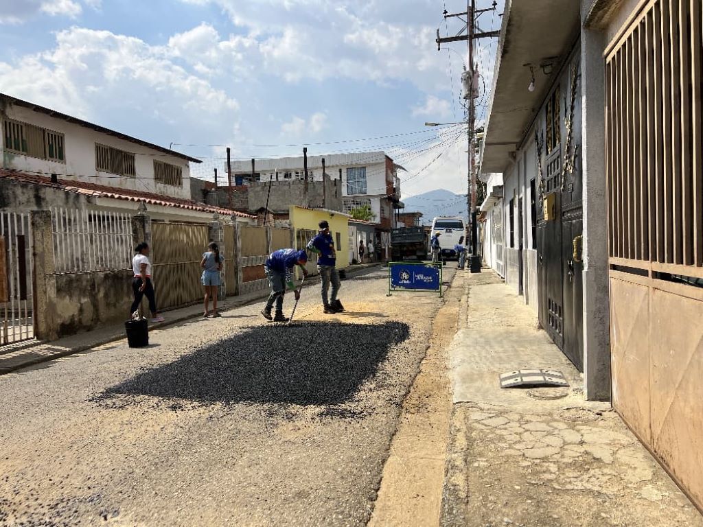 Vialsandi IAM continúa bacheo - Agencia Carabobeña de Noticias
