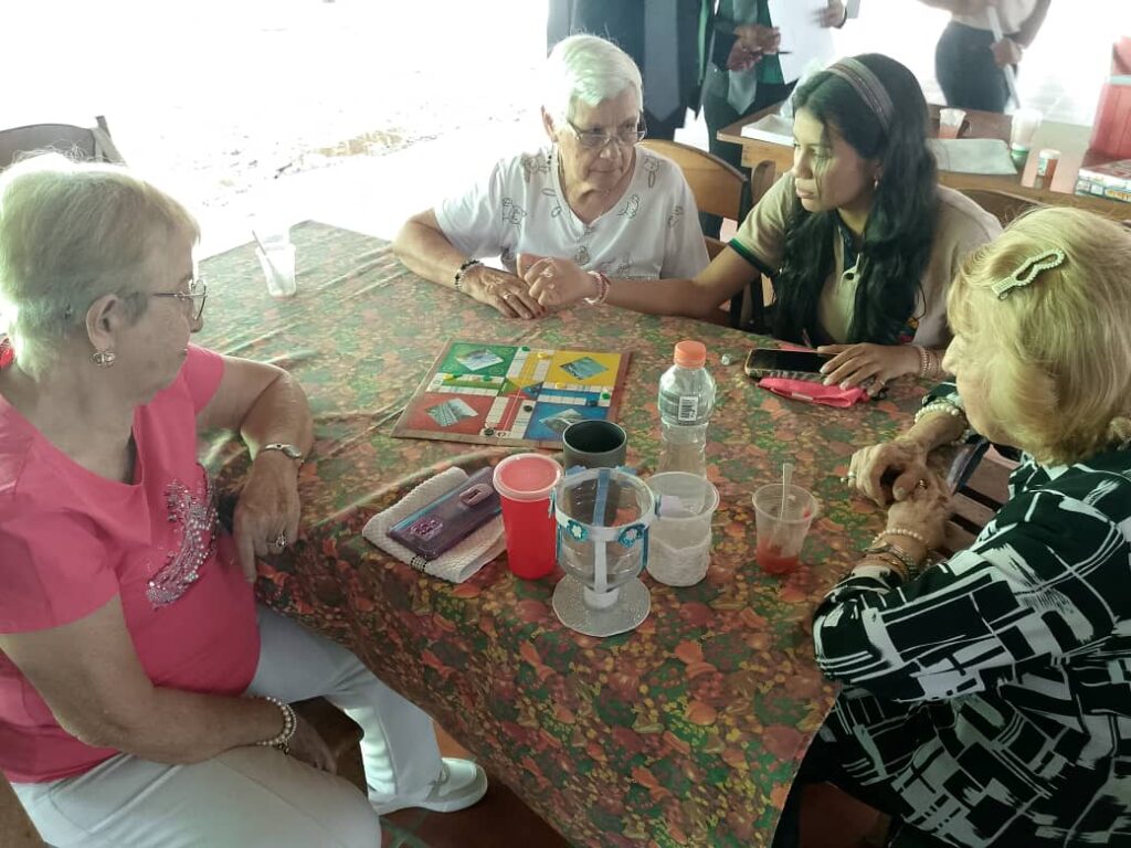 Abuelos del Centro Recreacional Juan Pablo II celebraron su día - Agencia Carabobeña de Noticias