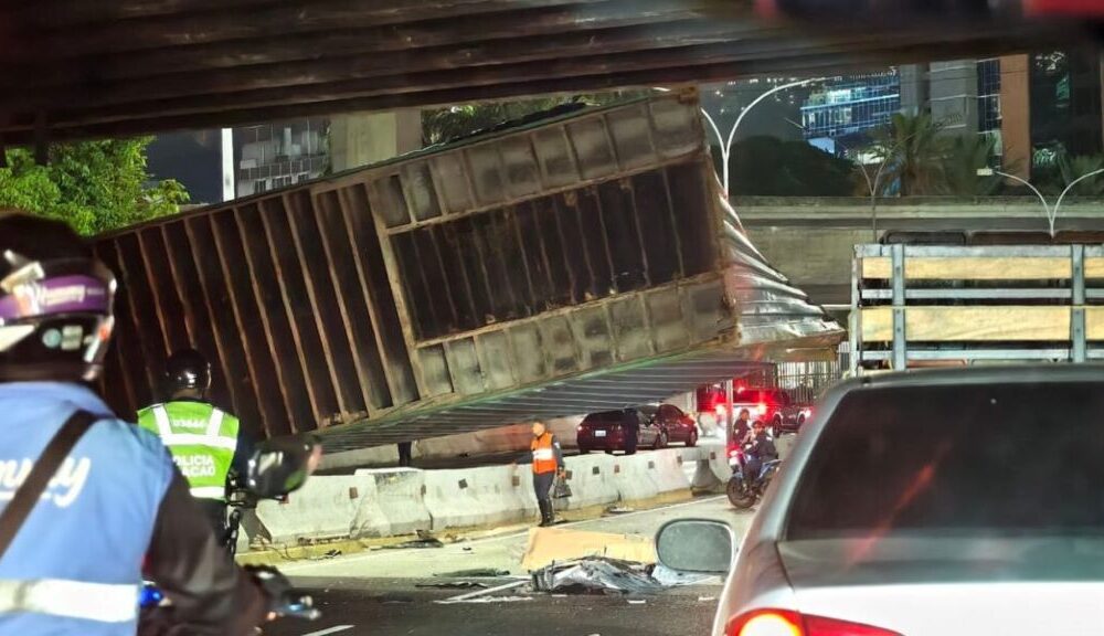 Accidente en autopista Gran Cacique Guaicaipuro - Agencia Carabobeña de Noticias