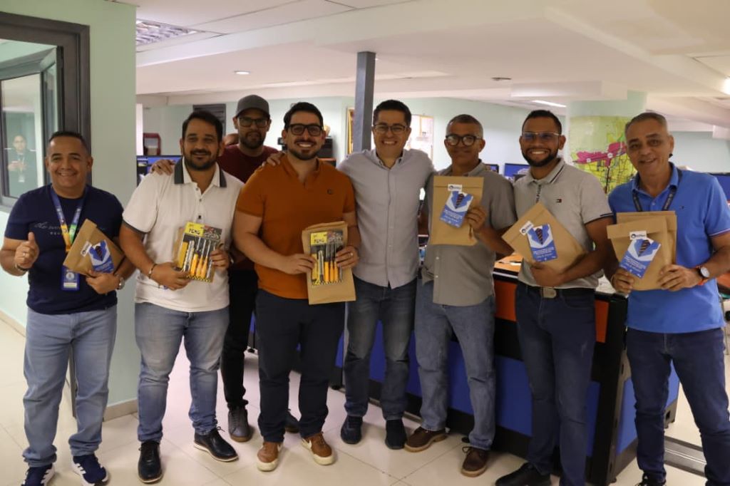 Alcalde León Jurado entregó detalle a papás - Agencia Carabobeña de Noticias