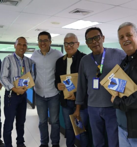 Alcalde León Jurado entregó detalle a papás - Agencia Carabobeña de Noticias