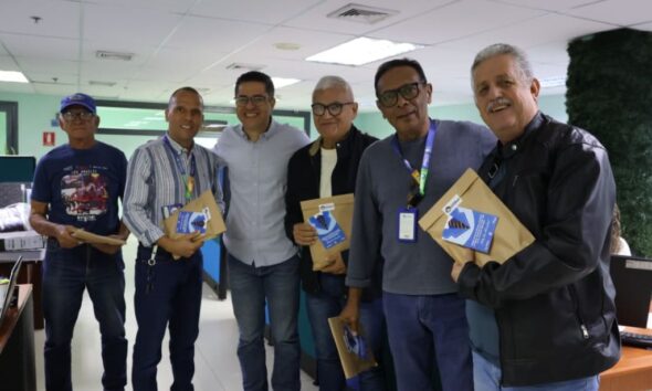Alcalde León Jurado entregó detalle a papás - Agencia Carabobeña de Noticias