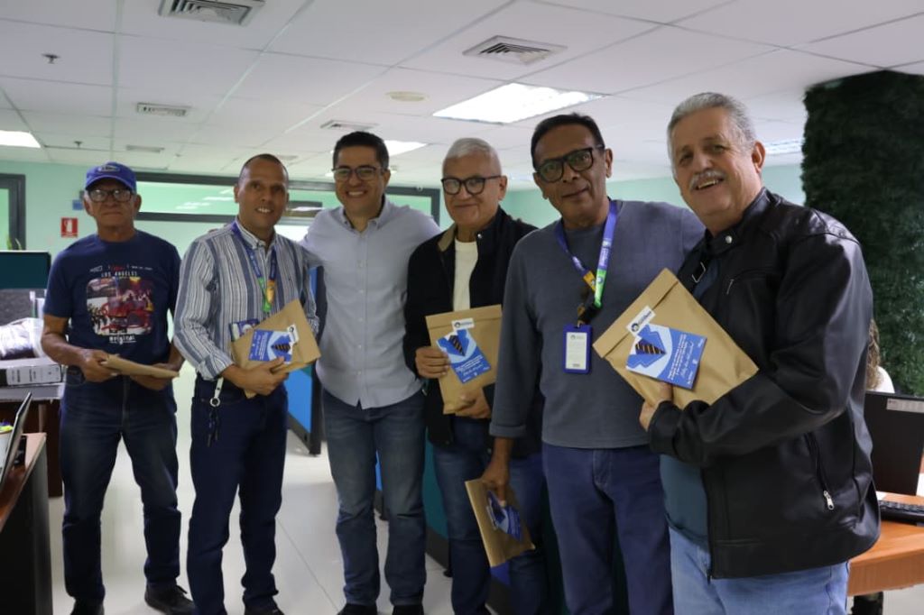 Alcalde León Jurado entregó detalle a papás - Agencia Carabobeña de Noticias