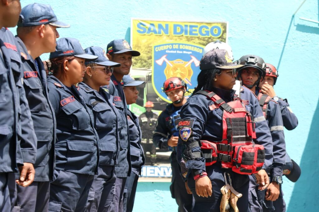 Bomberos de San Diego refuerzan labores de rescate - Agencia Carabobeña de Noticias