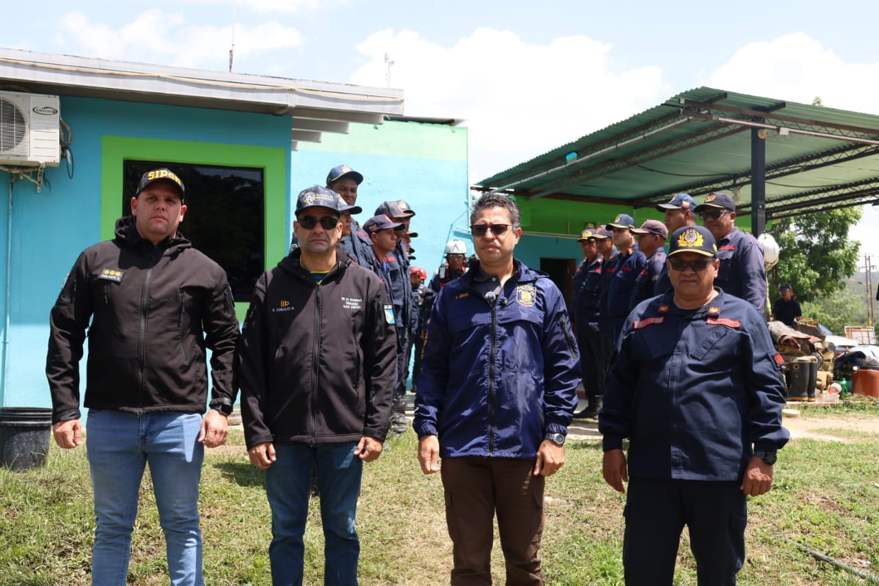 Bomberos de San Diego refuerzan labores de rescate - Agencia Carabobeña de Noticias