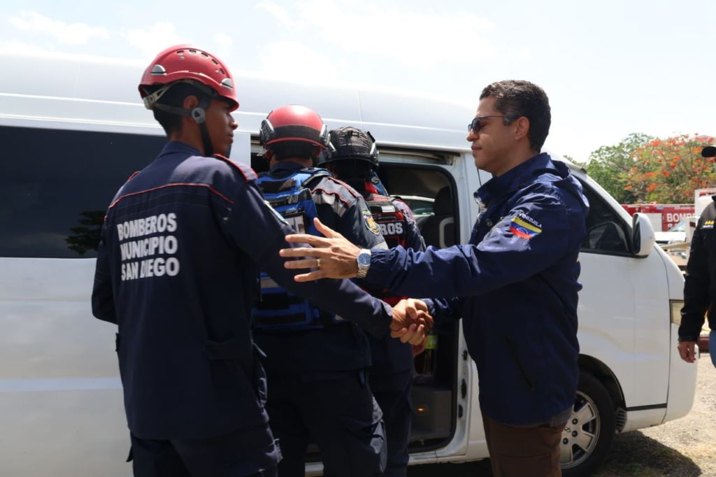 Bomberos de San Diego refuerzan labores de rescate - Agencia Carabobeña de Noticias