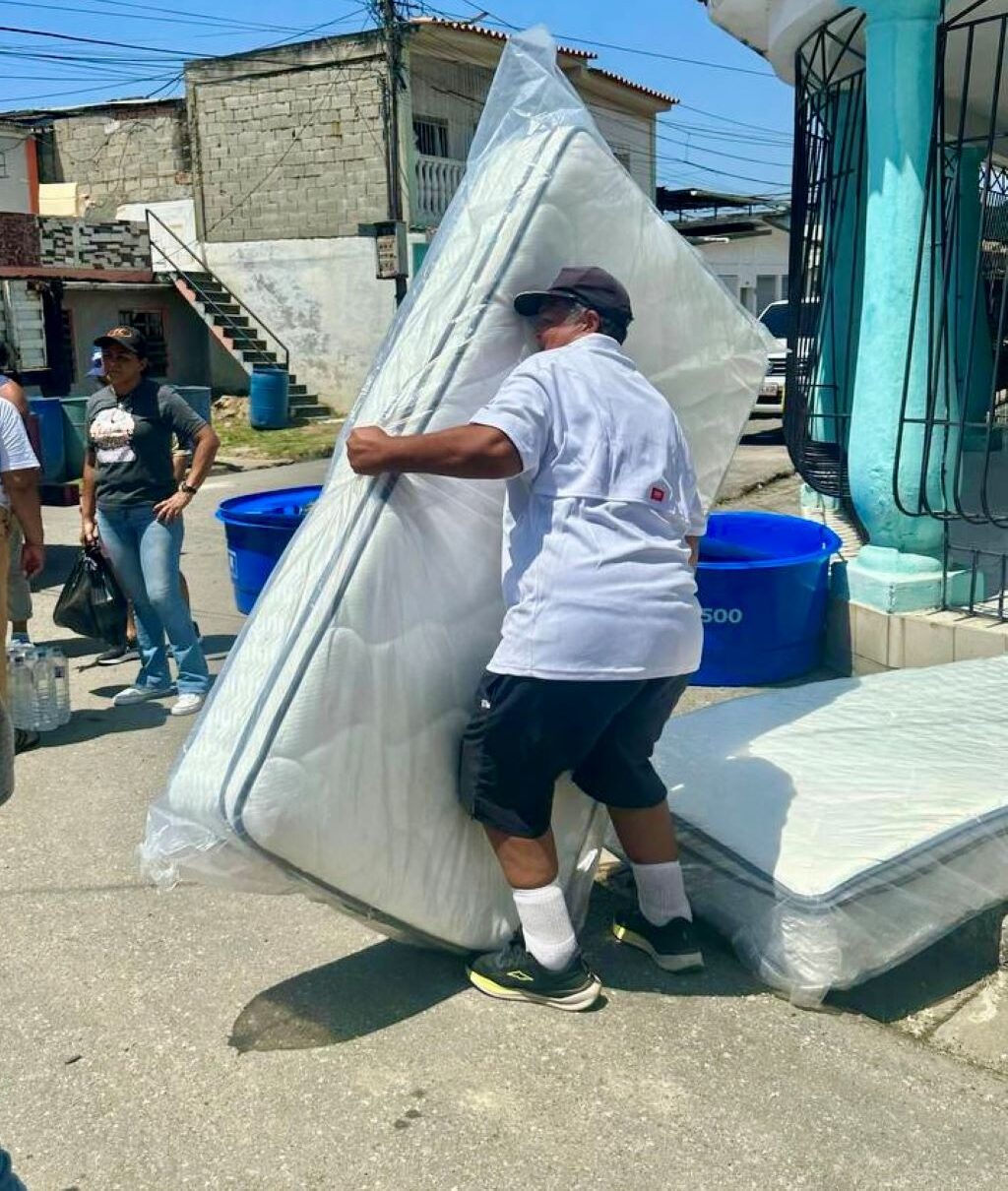Distribuyen ayudas para familias afectadas de Juan José Mora - Agencia Carabobeña de Noticias