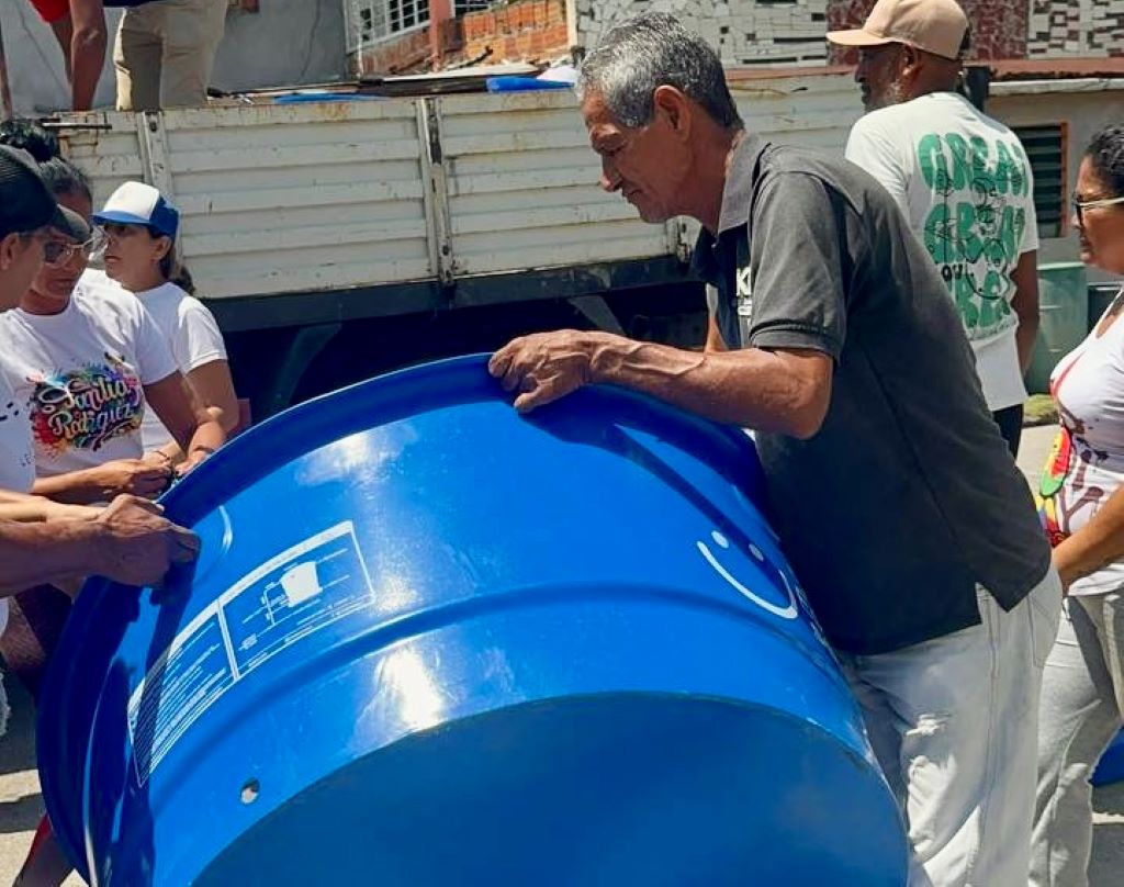 Distribuyen ayudas para familias afectadas de Juan José Mora - Agencia Carabobeña de Noticias