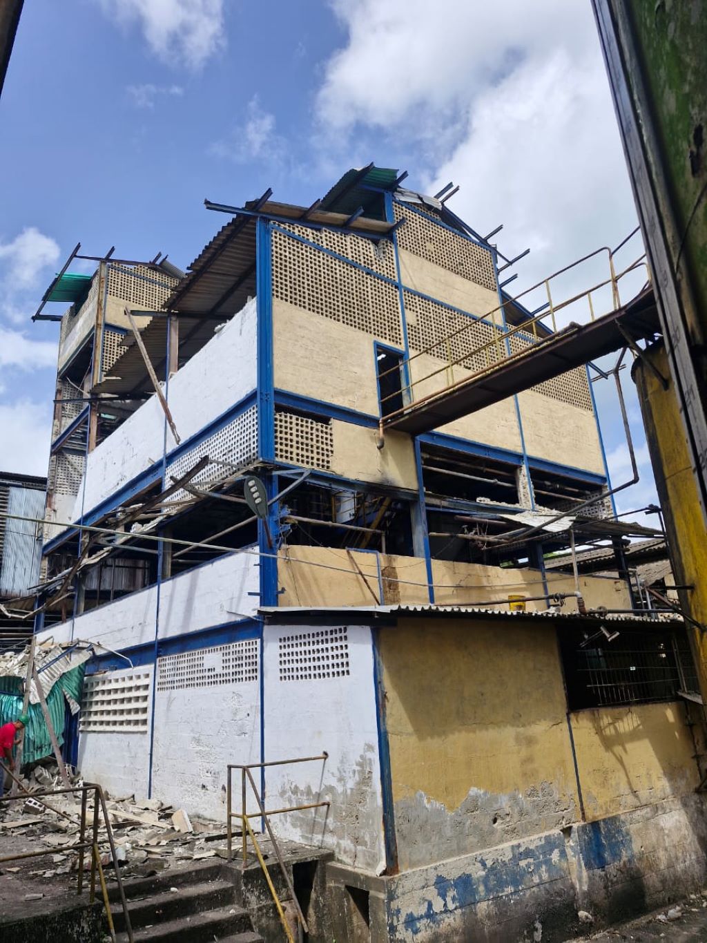 Industria manufacturera privada mantiene operaciones parciales - Agencia Carabobeña de Noticias