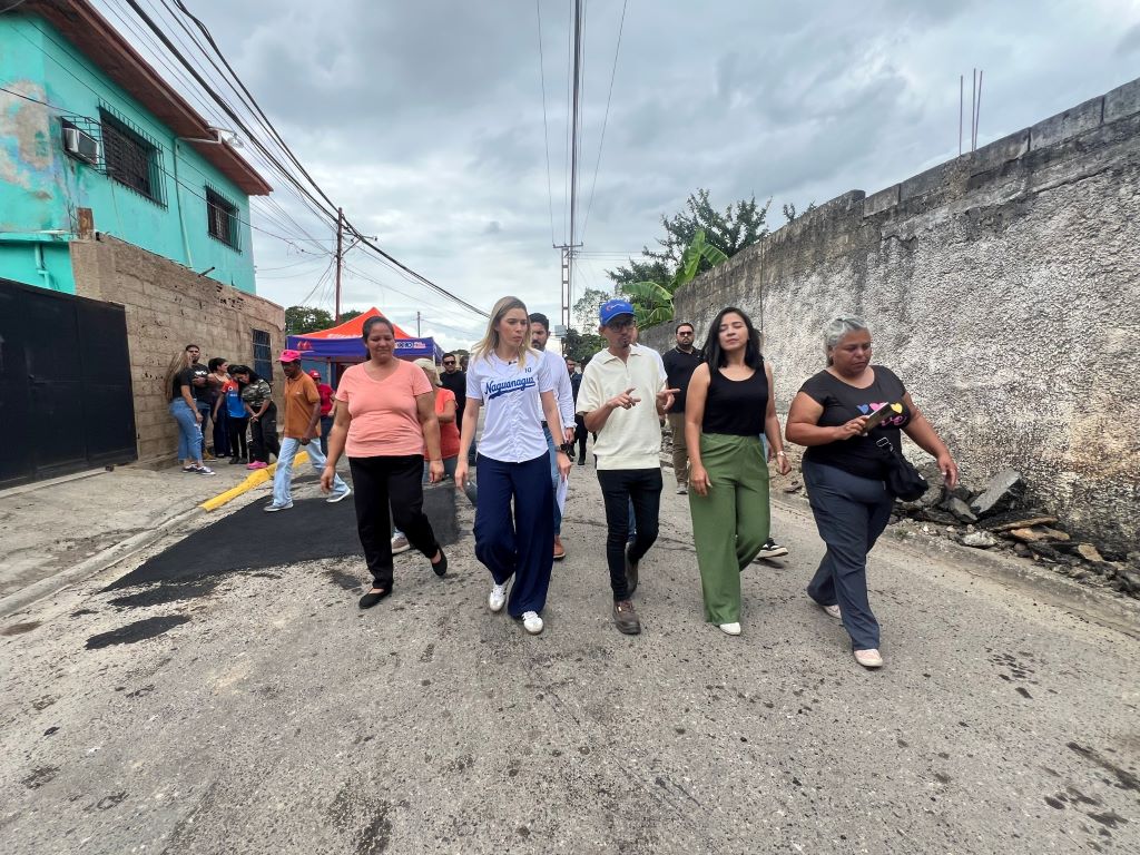 Inician asfaltado en Guayabal y Los Guayabitos - Agencia Carabobeña de Noticias
