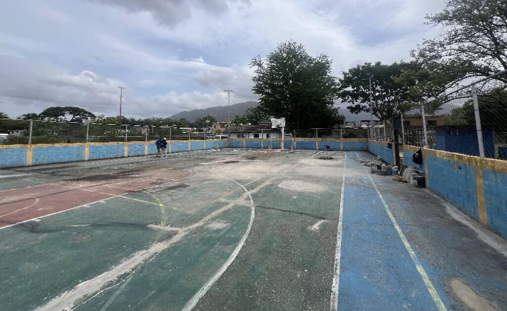 Inician rehabilitación de cancha deportiva en Monteserino - Agencia Carabobeña de Noticias