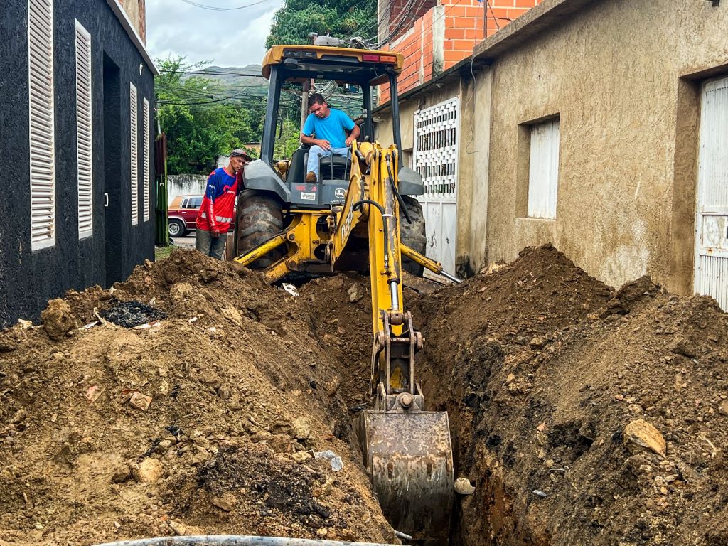 Instalan tuberías en sector Democracia de Naguanagua - Agencia Carabobeña de Noticias