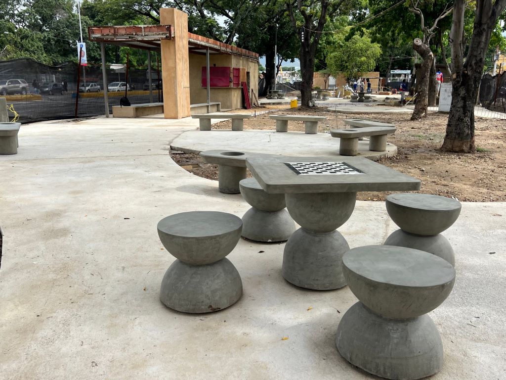Avanzan trabajos en plaza Rafael Urdaneta - Agencia Carabobeña de Noticias