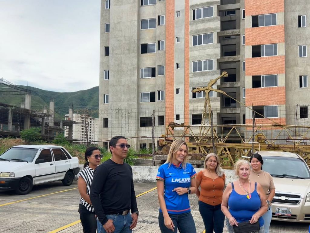 Desmontan grúa en Mañongo - Agencia Carabobeña de Noticias
