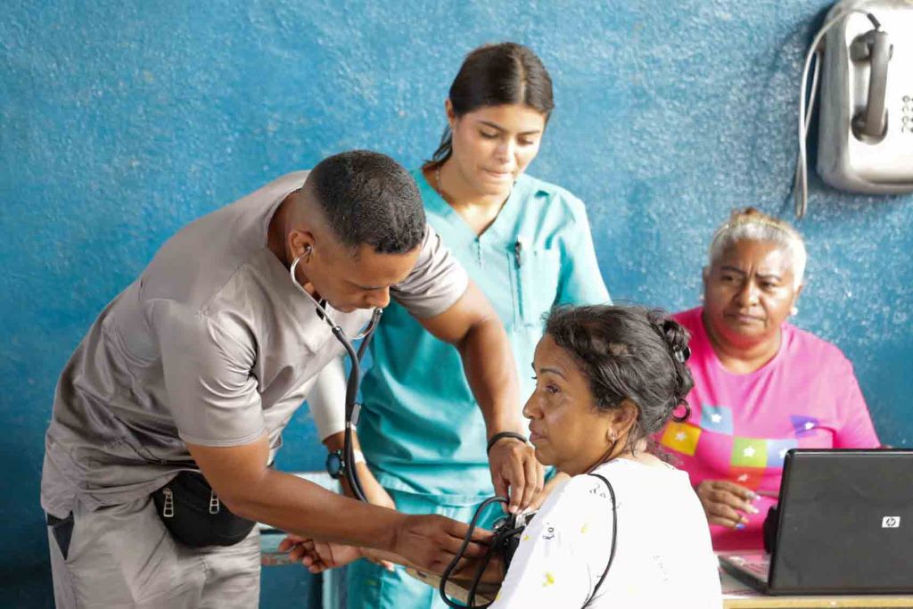 Lacava visitó refugios - Agencia Carabobeña de Noticias