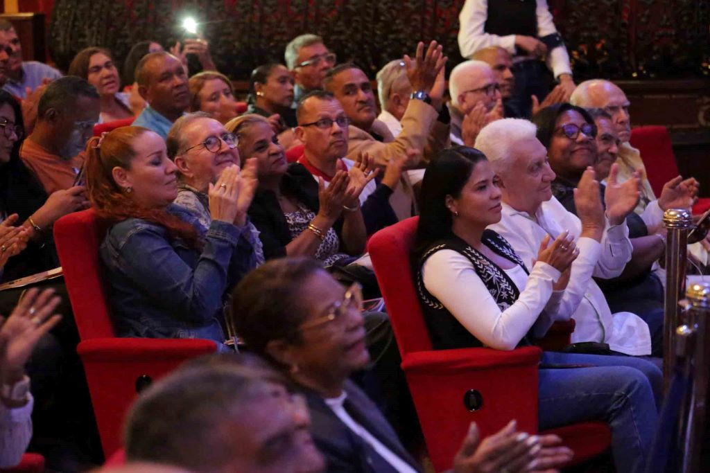 Movimiento Fortín 4F rindió homenaje al Libertador - Agencia Carabobeña de Noticias