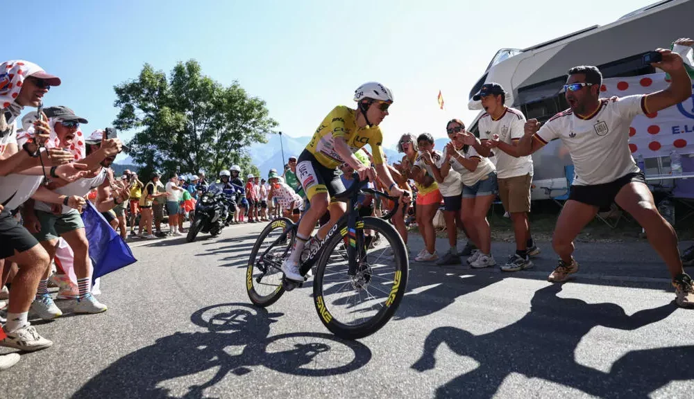 Pogacar sigue en Alpe d'Huez - Agencia Carabobeña de Noticias