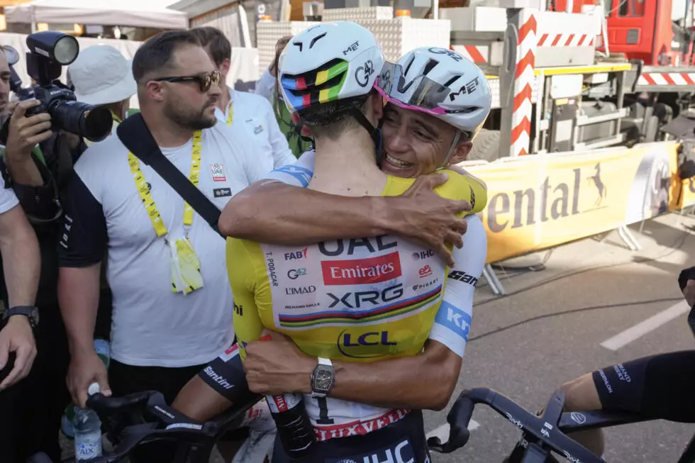 Pogacar sigue en Alpe d'Huez - Agencia Carabobeña de Noticias