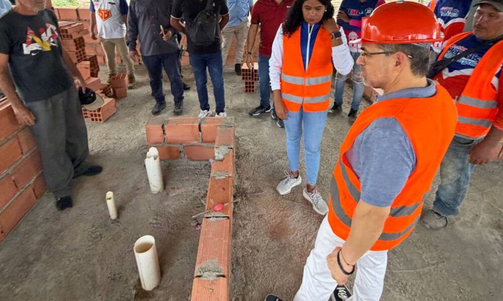 Supervisaron reconstrucción de viviendas en Juan José Mora - Agencia Carabobeña de Noticias