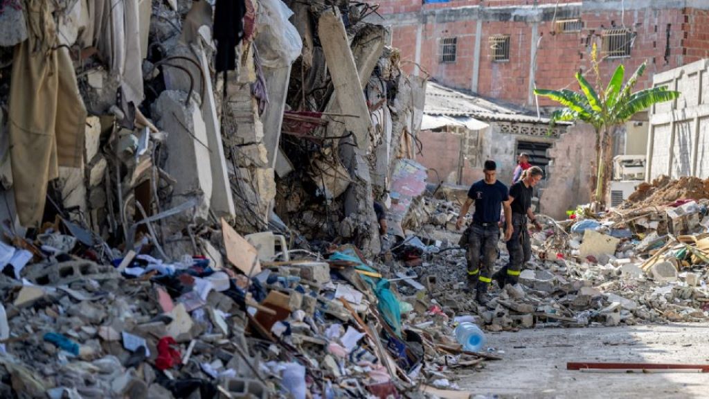 La presidenta también dijo este jueves que, en las primeras horas tras los terremotos, recibió llamadas de 72 jefes de Estado y de gobierno y que a todos les aseguró que "nuestro primer objetivo es salvar vidas, necesitamos rescatistas, sin objeciones, sin miramientos políticos". Durante su intervención, la presidenta encargada agradeció el apoyo del presidente de Estados Unidos, Donald Trump; del jefe del Gobierno de España, Pedro Sánchez; del presidente de Brasil, Luiz Inácio Lula da Silva; de la primera ministra de Italia, Giorgia Meloni; y del presidente de El Salvador, Nayib Bukele.