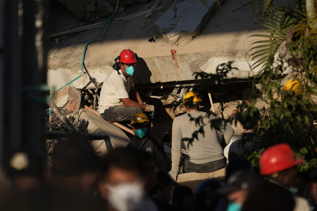 132 muertos por terremoto en Colombia