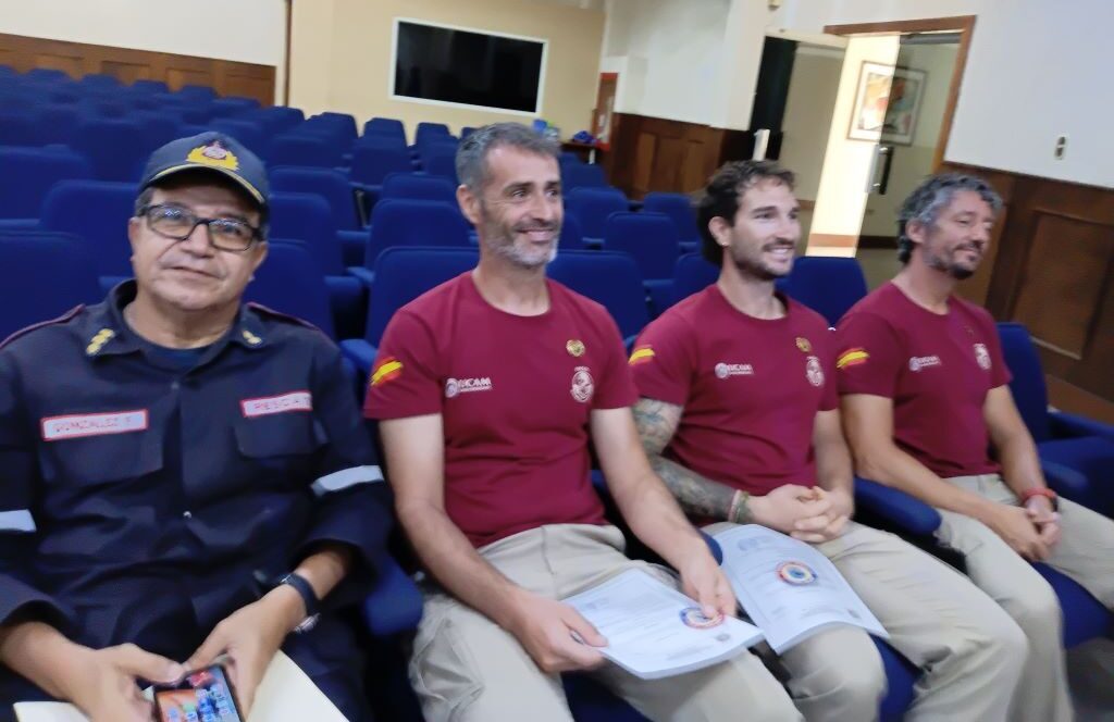Bomberos españoles reconocidos por sus colegas de Venezuela - Agencia Carabobeña de Noticias
