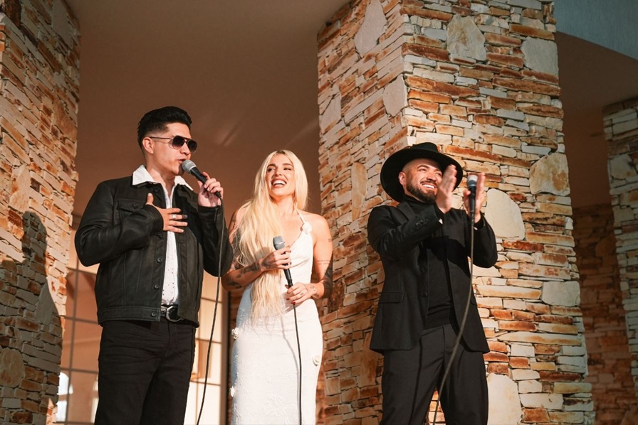 Chyno y Nacho Elena Rose