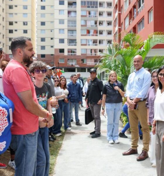 Delcy Rodríguez entregó 48 viviendas - Agencia Carabobeña de Noticias