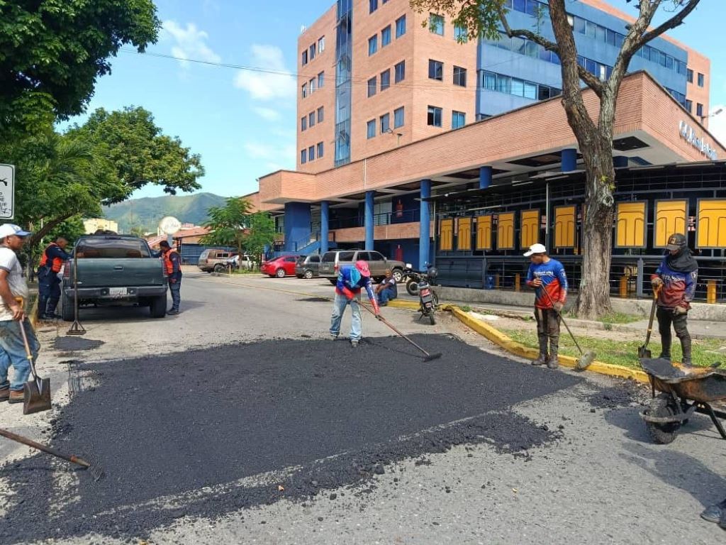 Despliegue intensivo del bacheo y asfaltado en Naguanagua - Agencia Carabobeña de Noticias