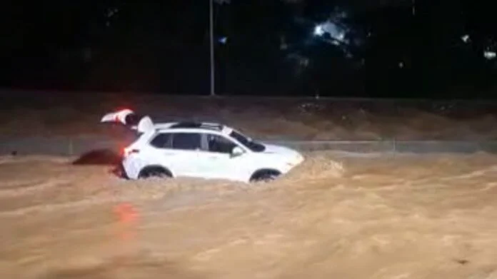 Fuertes lluvias en Caracas - Agencia Carabobeña de Noticias