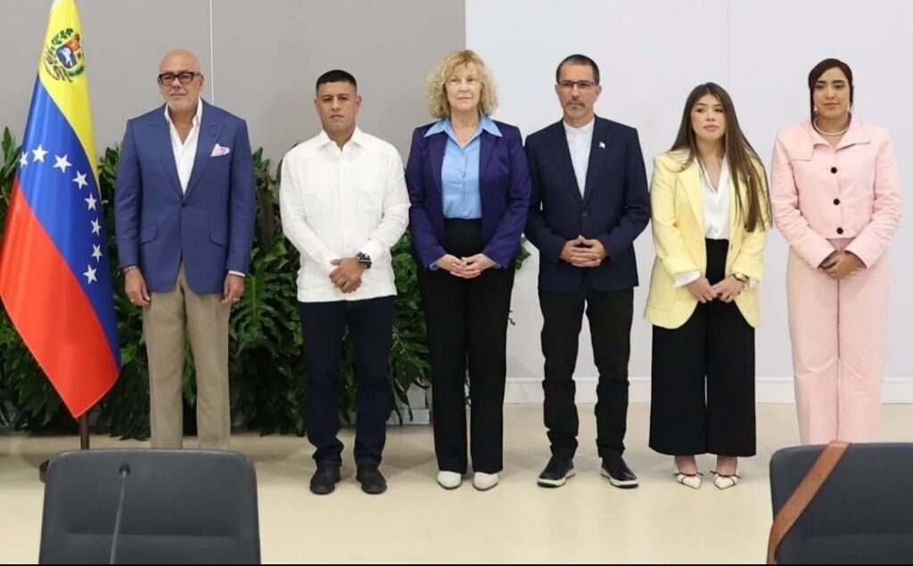 Primeras imágenes de la mesa de diálogo - Agencia Carabobeña de Noticias