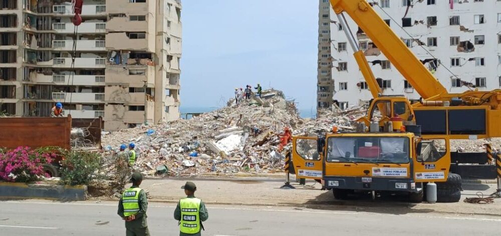 Remoción de escombros en La Guaira - Agencia Carabobeña de Noticias