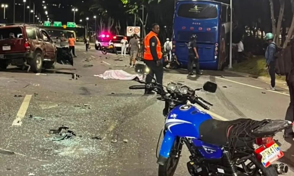 Triple choque en Autopista Valle-Coche - Agencia Carabobeña de Noticias