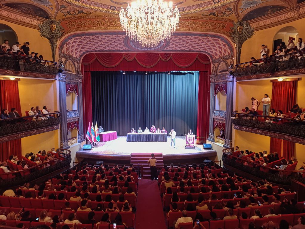 entrega de títulos de bachilleres a 148 graduandos del Liceo Pedro Gual - Agencia Carabobeña de Noticias