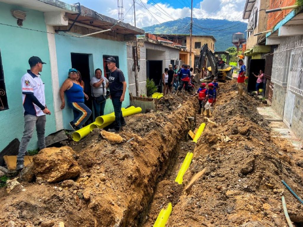 Altos de Rosa Inés optimiza su sistema de drenaje - Agencia Carabobeña de Noticias