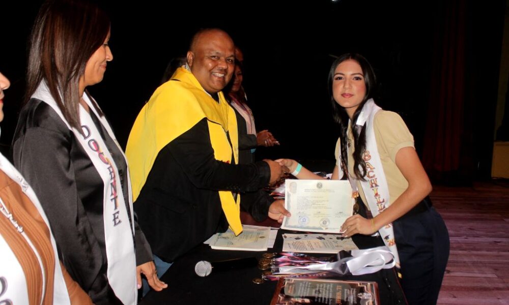 Carabobo graduó a más de 28 mil bachilleres y técnicos medio - Agencia Carabobeña de Noticias