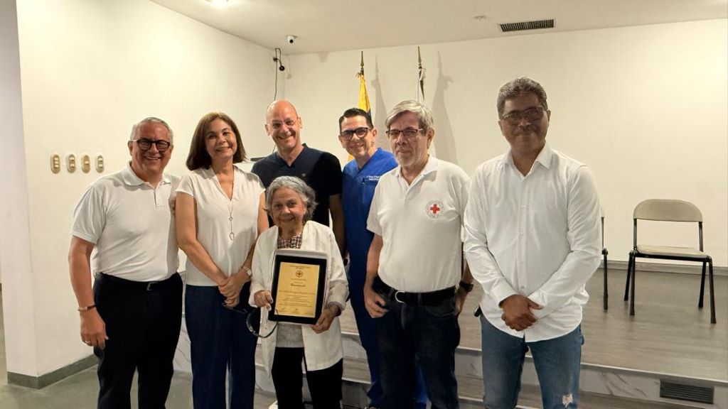 CRV homenajeó a doctores María Alvarado e Igor Pretrola - Agencia Carabobeña de Noticias
