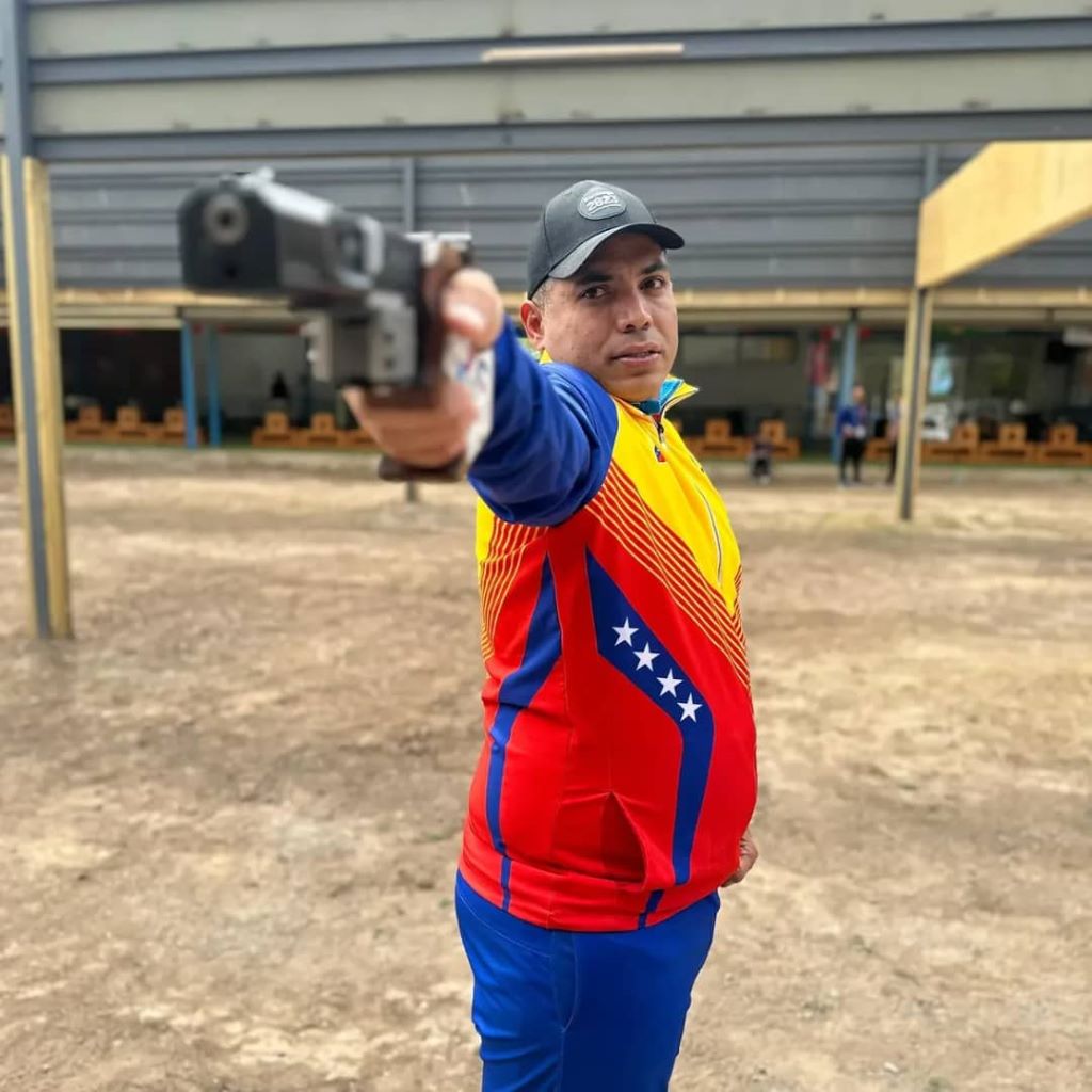 Douglas Gómez abanderado - Agencia Carabobeña de Noticias