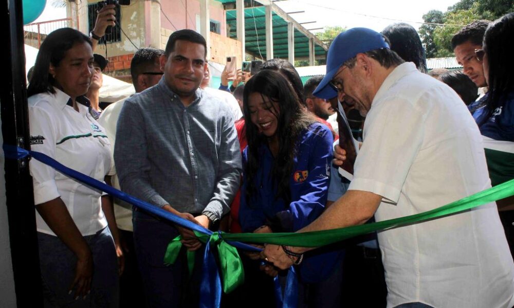 Gobernador Lacava lideró inicio de clases - Agencia Carabobeña de Noticias
