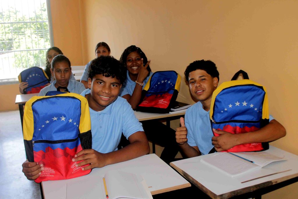 Gobernador Lacava lideró inicio de clases - Agencia Carabobeña de Noticias