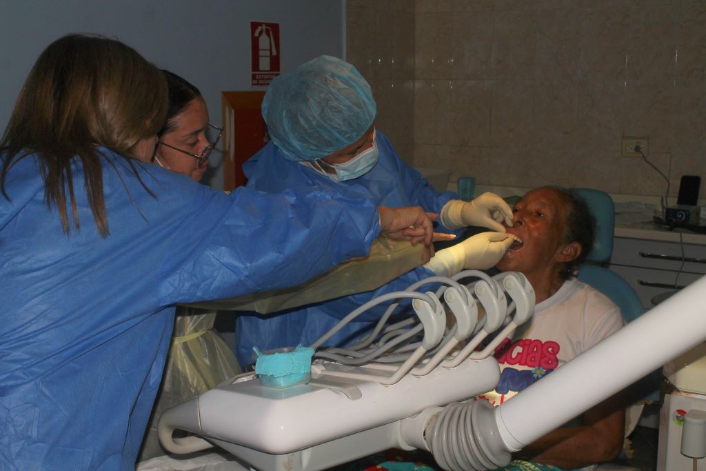 Misión Sonrisa entregó prótesis gratuitas - Agencia Carabobeña de Noticias