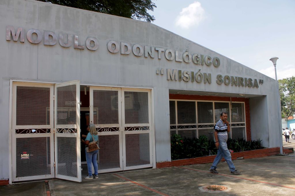 Misión Sonrisa entregó prótesis gratuitas - Agencia Carabobeña de Noticias