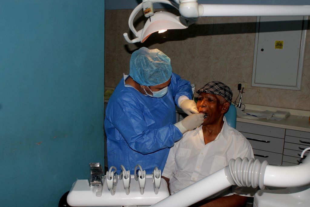Misión Sonrisa entregó prótesis gratuitas - Agencia Carabobeña de Noticias