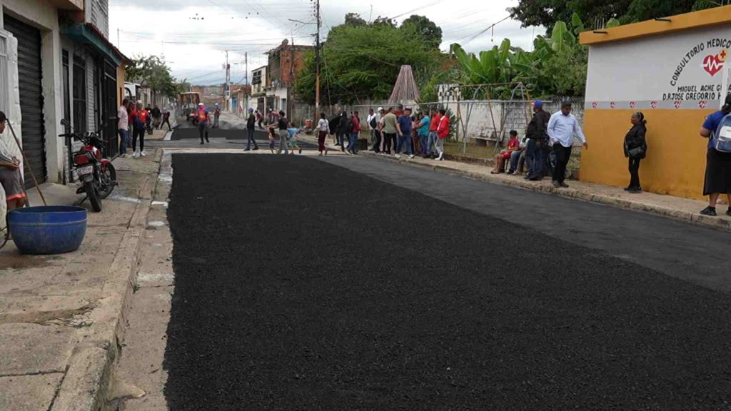 Plan de Asfaltado en parroquia Miguel Peña - Agencia Carabobeña de Noticias