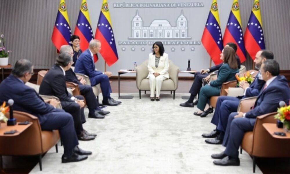 Venezuela firmó acuerdos con Chevron y ENI - Agencia Carabobeña de Noticias