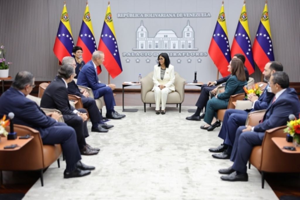 Venezuela firmó acuerdos con Chevron y ENI - Agencia Carabobeña de Noticias